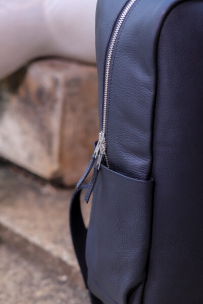 Tailor-made black leather rucksack - Weatherproof 